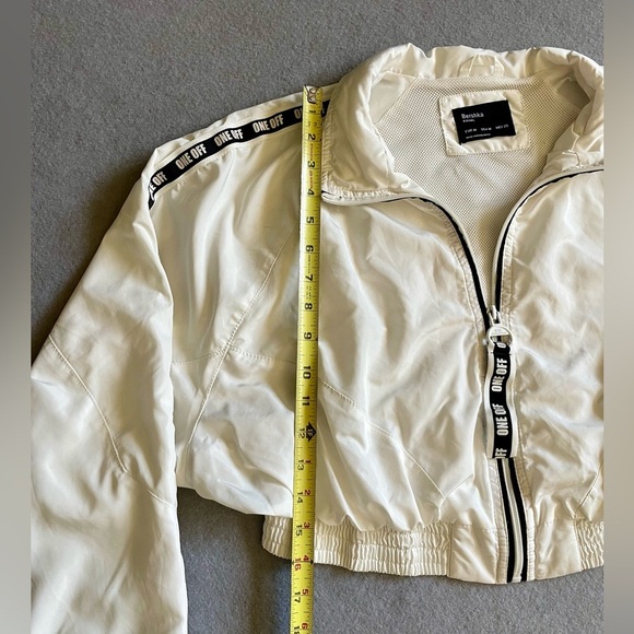 Bershka Women’s Cropped Sports Jacket White Medium BSK Girl Nylon Zip One Off - Picture 4 of 6